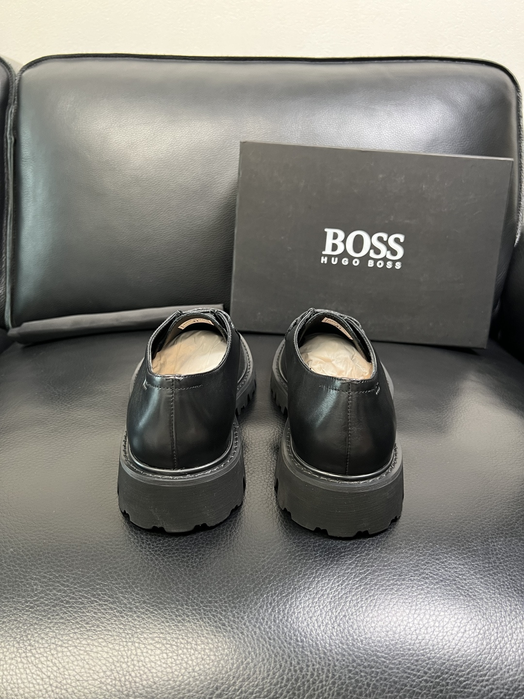 BOSS 高品质 顶级工艺品 博斯 专柜同步原厂配置，意大利进口牛皮面料牛内里垫，高品质拼接复杂工艺，透