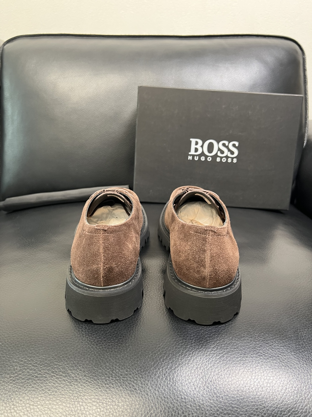 BOSS 高品质 顶级工艺品 博斯 专柜同步原厂配置，意大利进口牛皮面料牛内里垫，高品质拼接复杂工艺，透