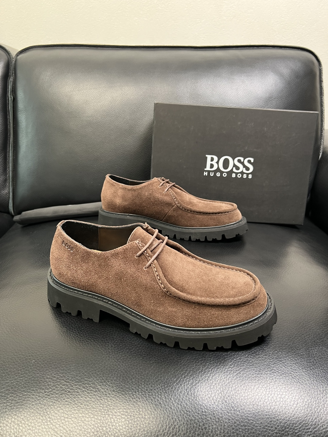 BOSS 高品质 顶级工艺品 博斯 专柜同步原厂配置，意大利进口牛皮面料牛内里垫，高品质拼接复杂工艺，透