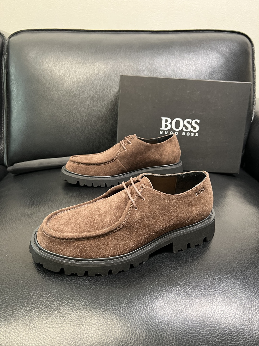 BOSS 高品质 顶级工艺品 博斯 专柜同步原厂配置，意大利进口牛皮面料牛内里垫，高品质拼接复杂工艺，透