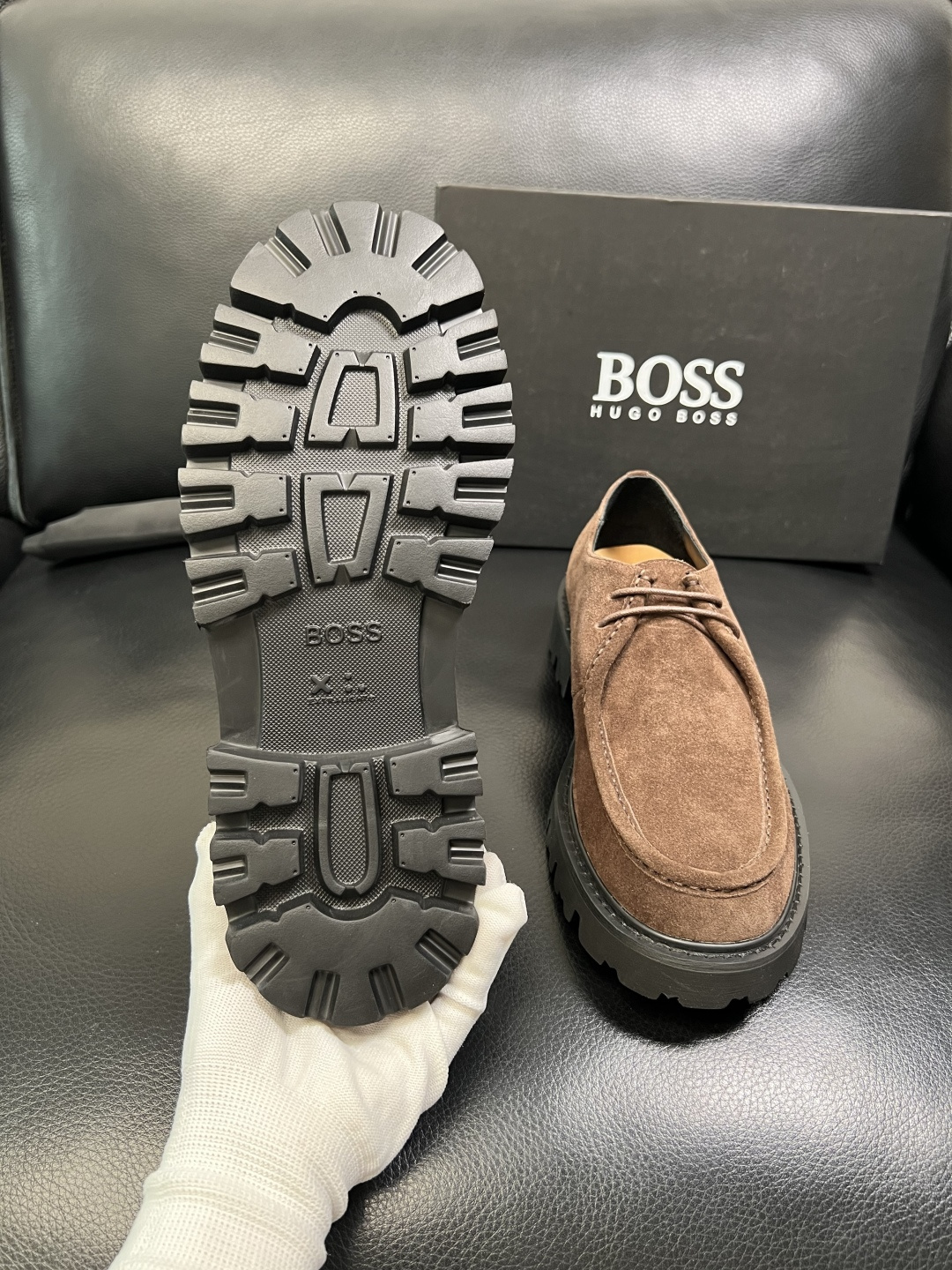 BOSS 高品质 顶级工艺品 博斯 专柜同步原厂配置，意大利进口牛皮面料牛内里垫，高品质拼接复杂工艺，透