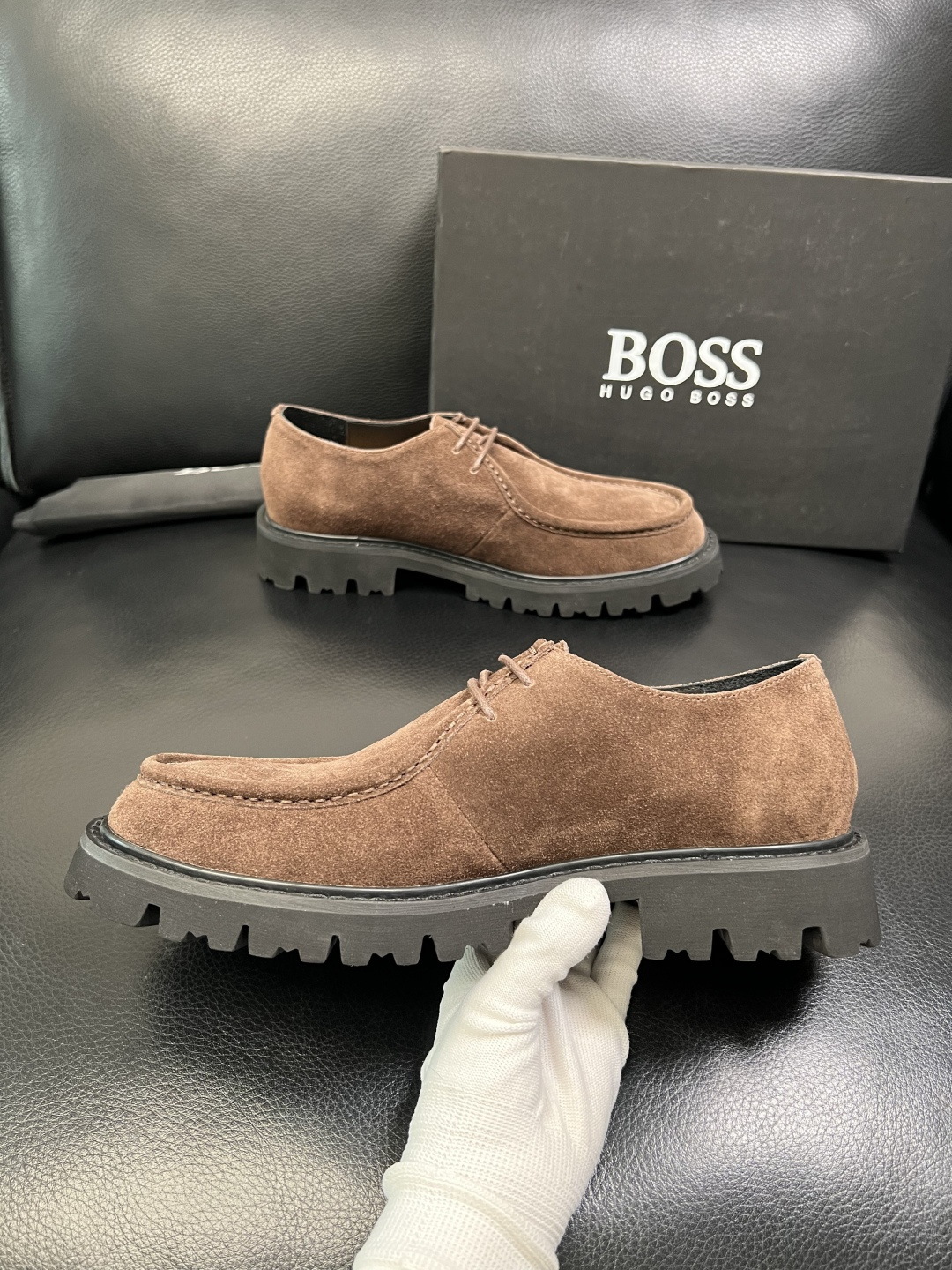 BOSS 高品质 顶级工艺品 博斯 专柜同步原厂配置，意大利进口牛皮面料牛内里垫，高品质拼接复杂工艺，透