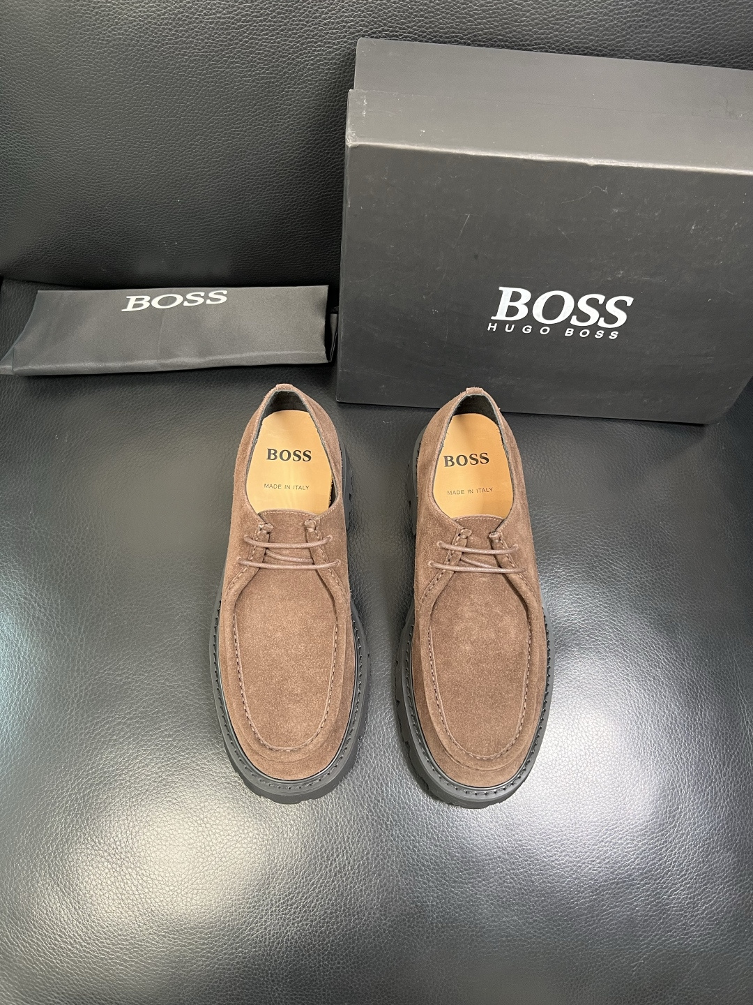 BOSS 高品质 顶级工艺品 博斯 专柜同步原厂配置，意大利进口牛皮面料牛内里垫，高品质拼接复杂工艺，透