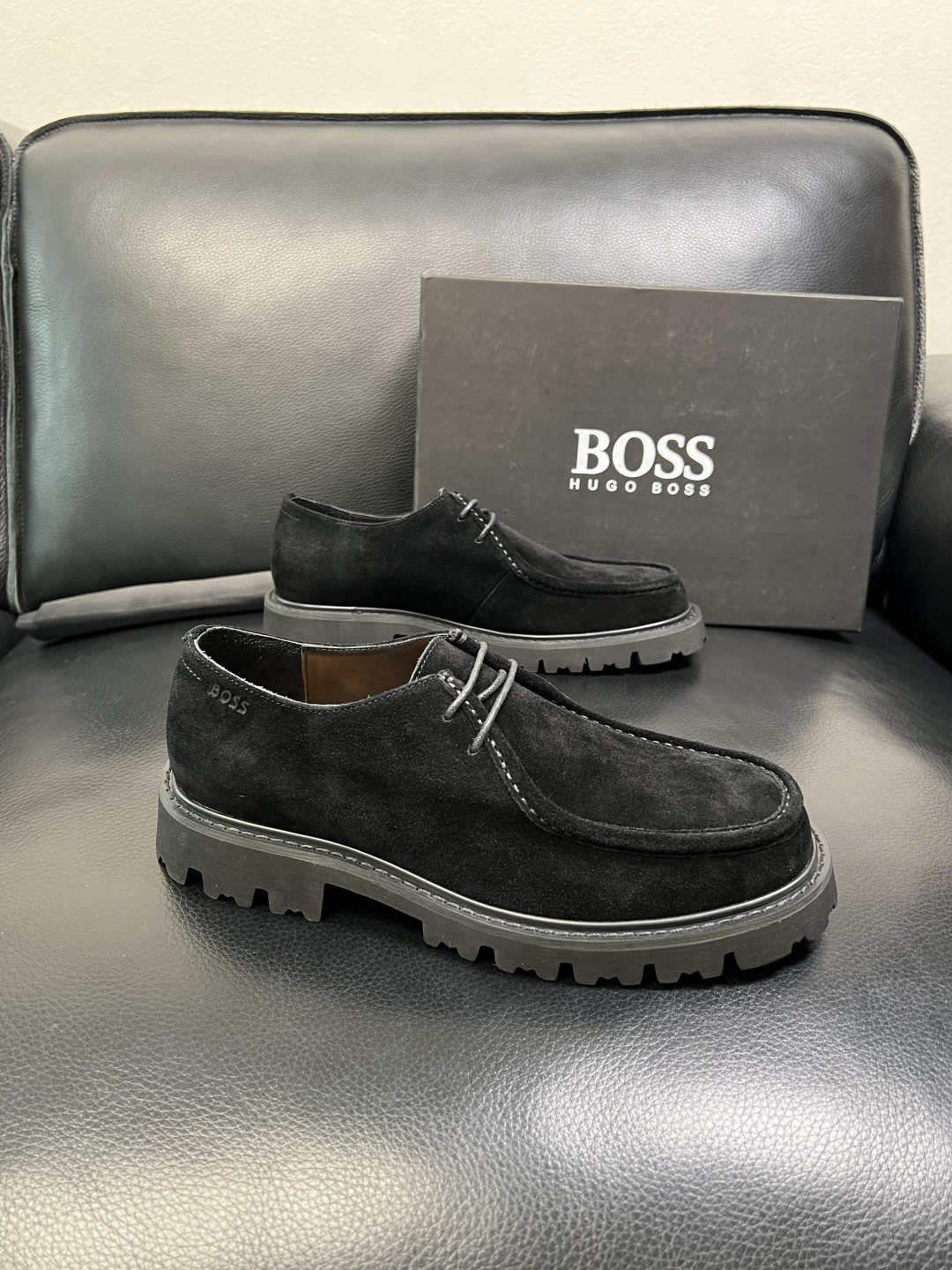 BOSS 高品质 顶级工艺品 博斯 专柜同步原厂配置，意大利进口牛皮面料牛内里垫，高品质拼接复杂工艺，透