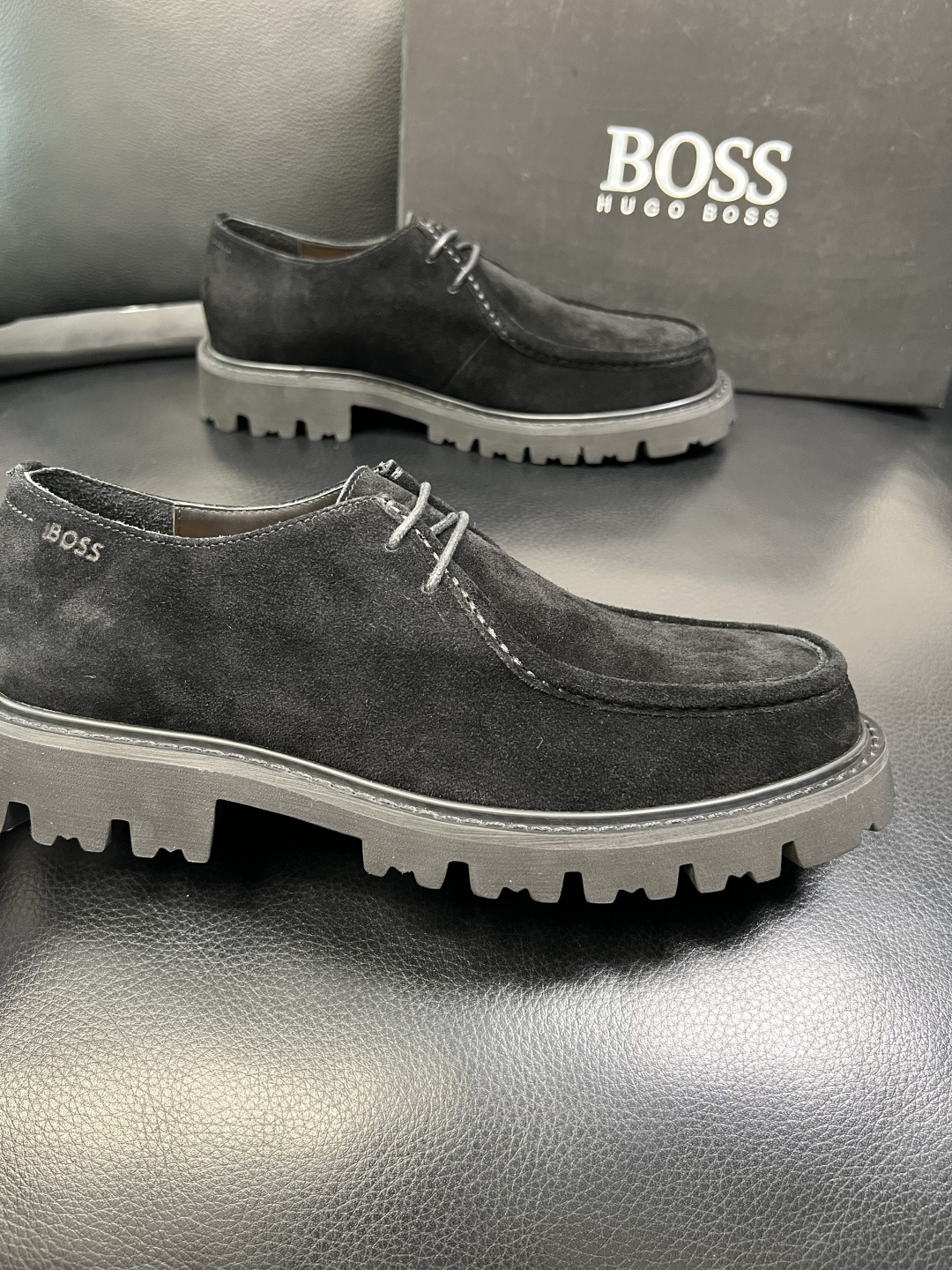 BOSS 高品质 顶级工艺品 博斯 专柜同步原厂配置，意大利进口牛皮面料牛内里垫，高品质拼接复杂工艺，透