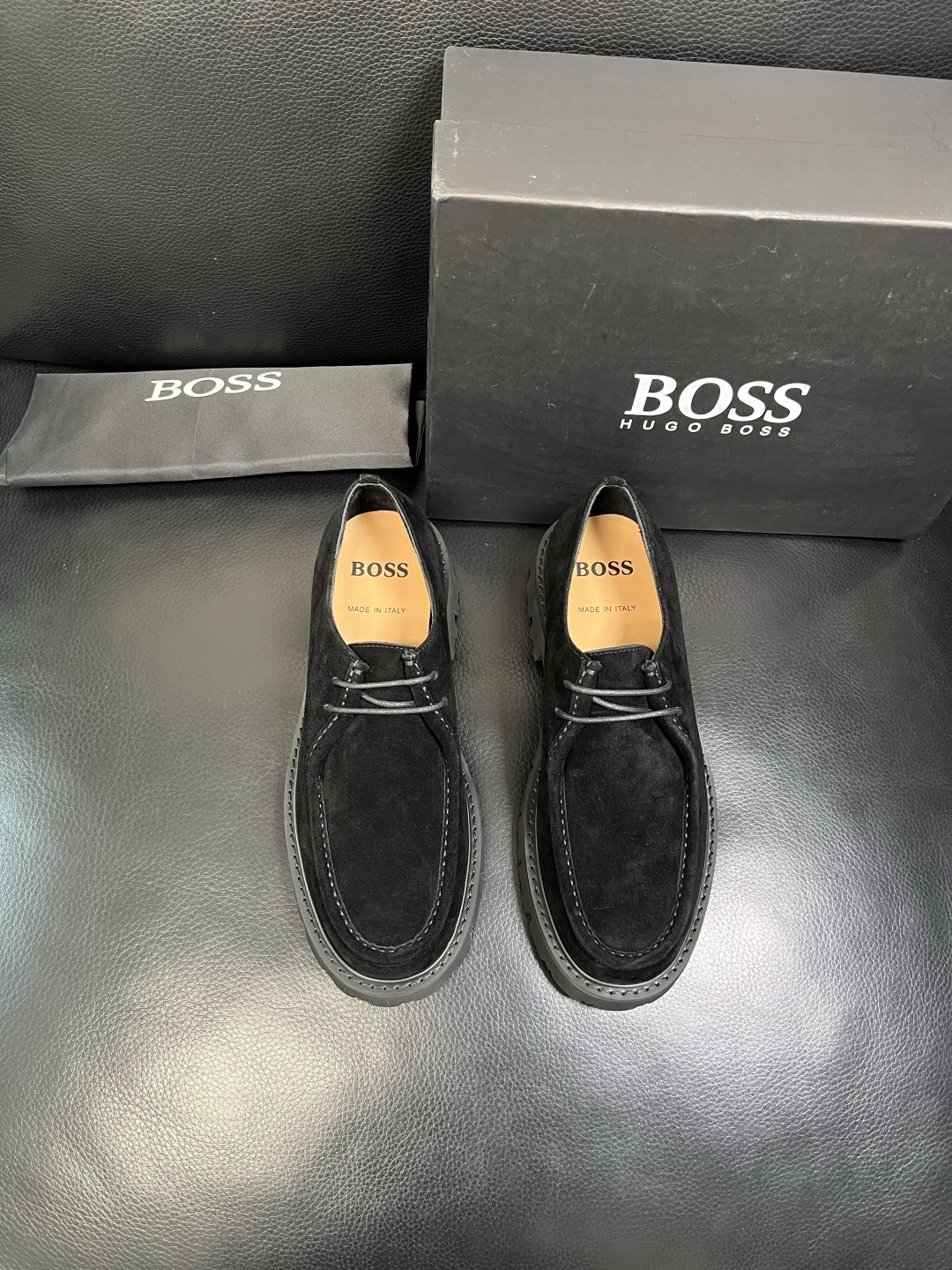 BOSS 高品质 顶级工艺品 博斯 专柜同步原厂配置，意大利进口牛皮面料牛内里垫，高品质拼接复杂工艺，透