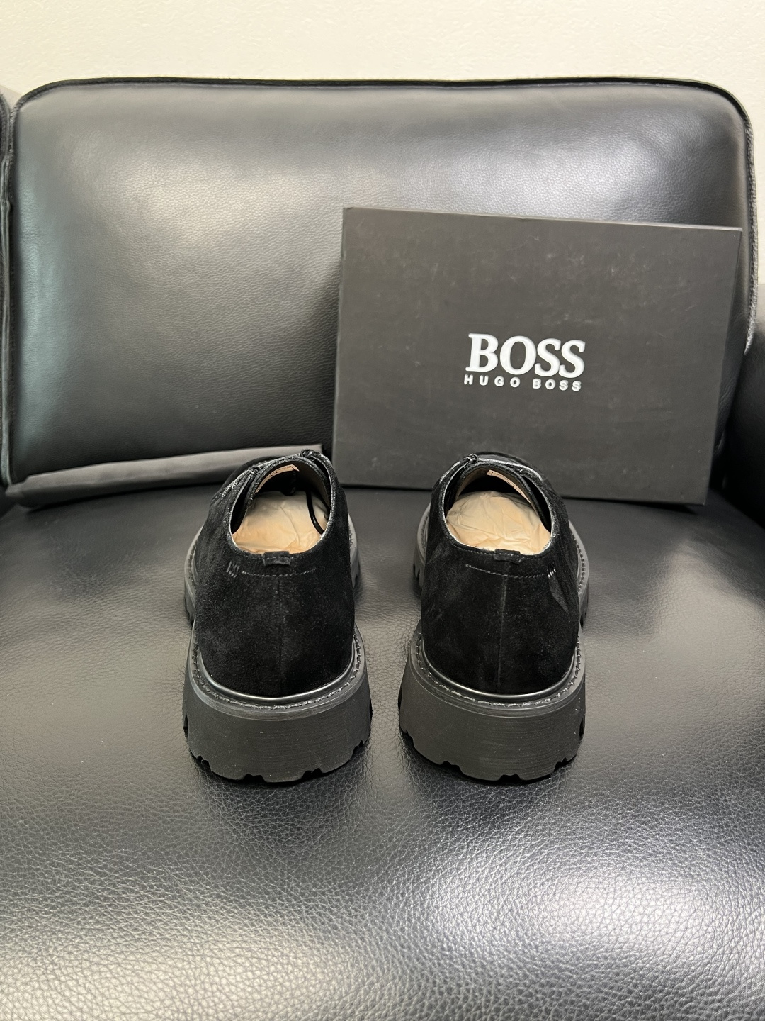 BOSS 高品质 顶级工艺品 博斯 专柜同步原厂配置，意大利进口牛皮面料牛内里垫，高品质拼接复杂工艺，透