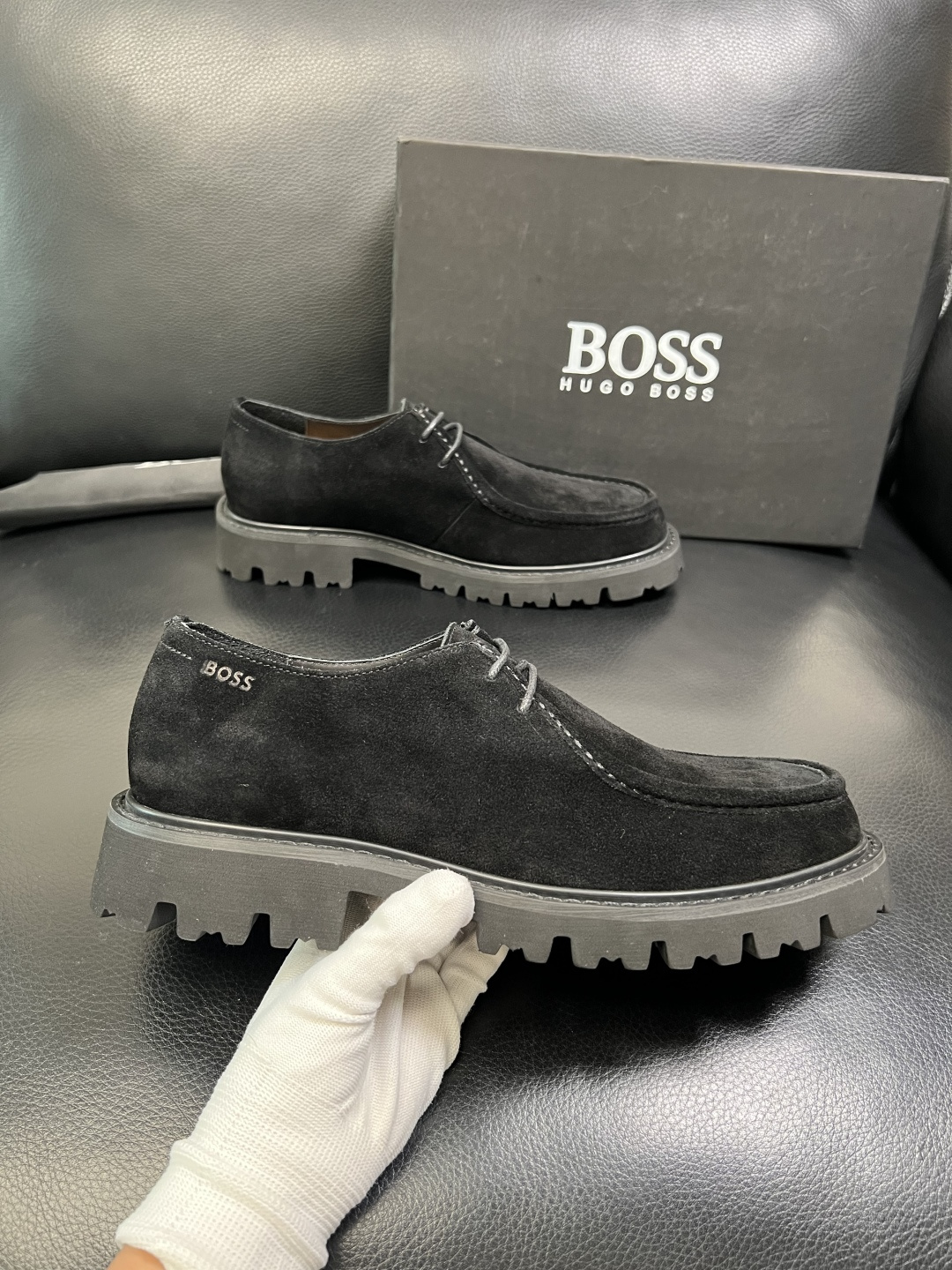 BOSS 高品质 顶级工艺品 博斯 专柜同步原厂配置，意大利进口牛皮面料牛内里垫，高品质拼接复杂工艺，透