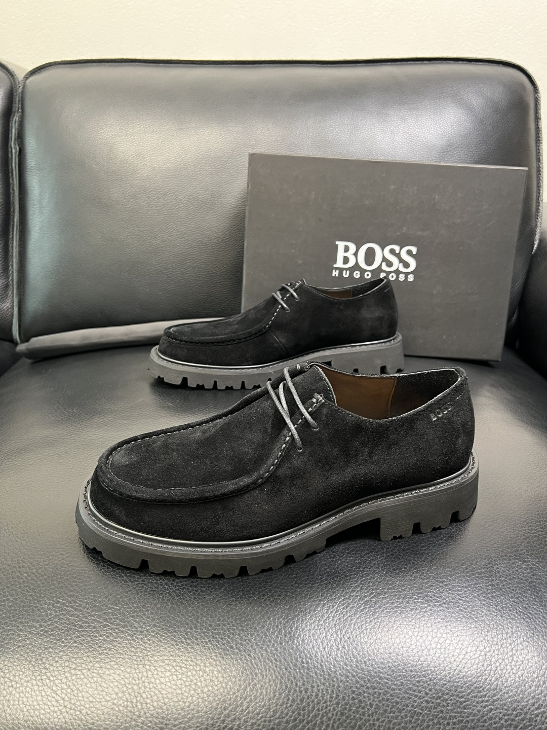 BOSS 高品质 顶级工艺品 博斯 专柜同步原厂配置，意大利进口牛皮面料牛内里垫，高品质拼接复杂工艺，透