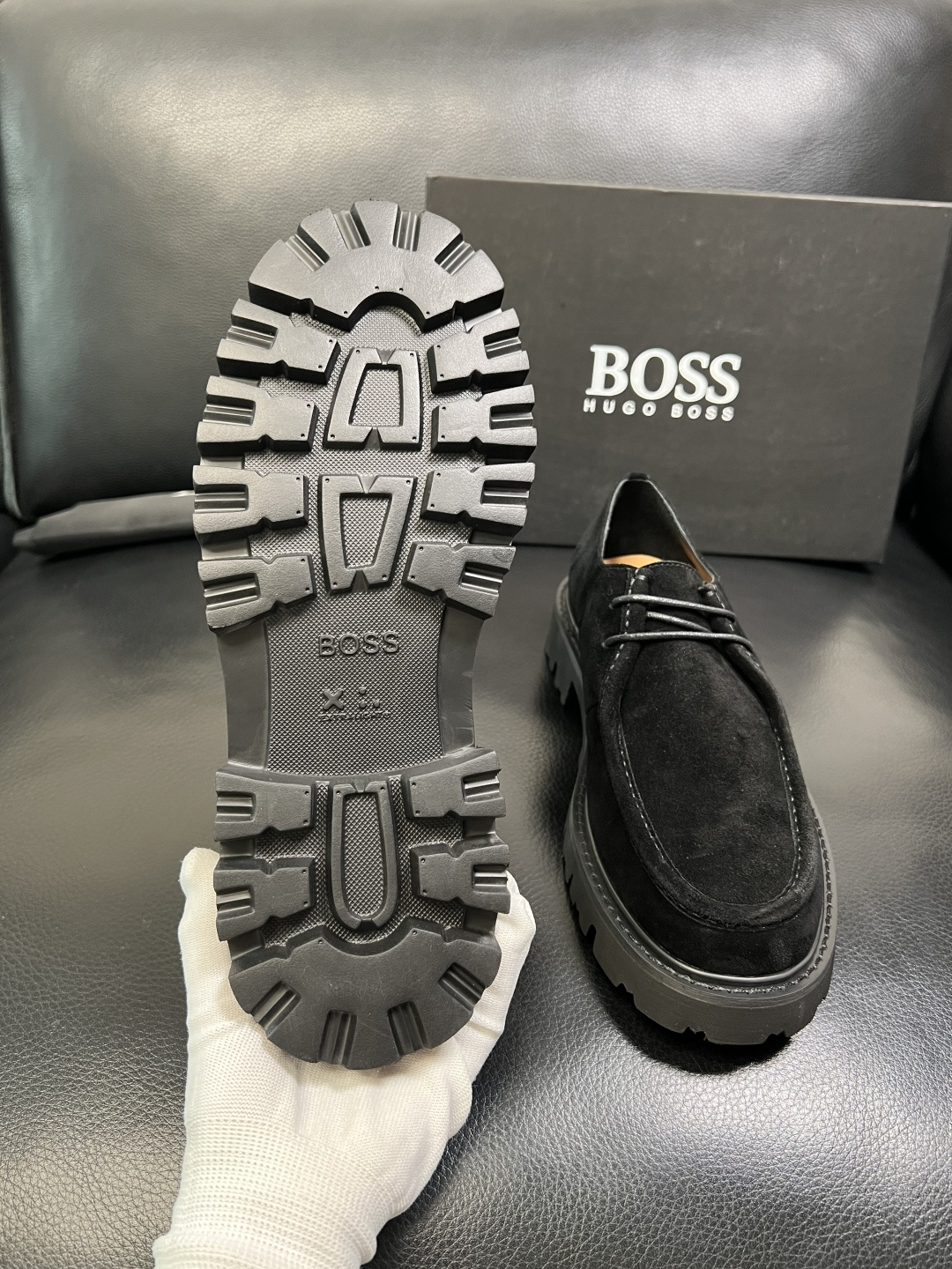 BOSS 高品质 顶级工艺品 博斯 专柜同步原厂配置，意大利进口牛皮面料牛内里垫，高品质拼接复杂工艺，透