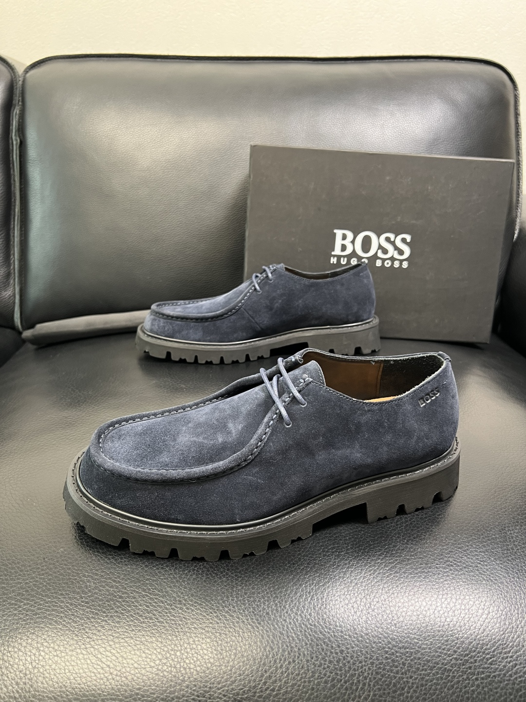 BOSS 高品质 顶级工艺品 博斯 专柜同步原厂配置，意大利进口牛皮面料牛内里垫，高品质拼接复杂工艺，透