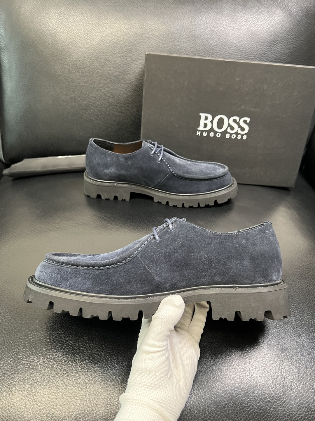 BOSS 高品质 顶级工艺品 博斯 专柜同步原厂配置，意大利进口牛皮面料牛内里垫，高品质拼接复杂工艺，透