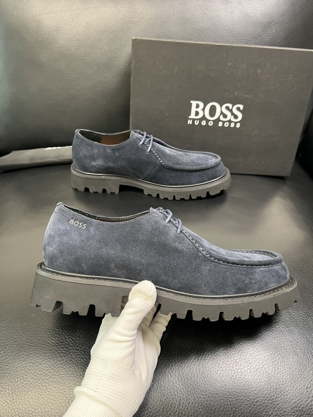 BOSS 高品质 顶级工艺品 博斯 专柜同步原厂配置，意大利进口牛皮面料牛内里垫，高品质拼接复杂工艺，透