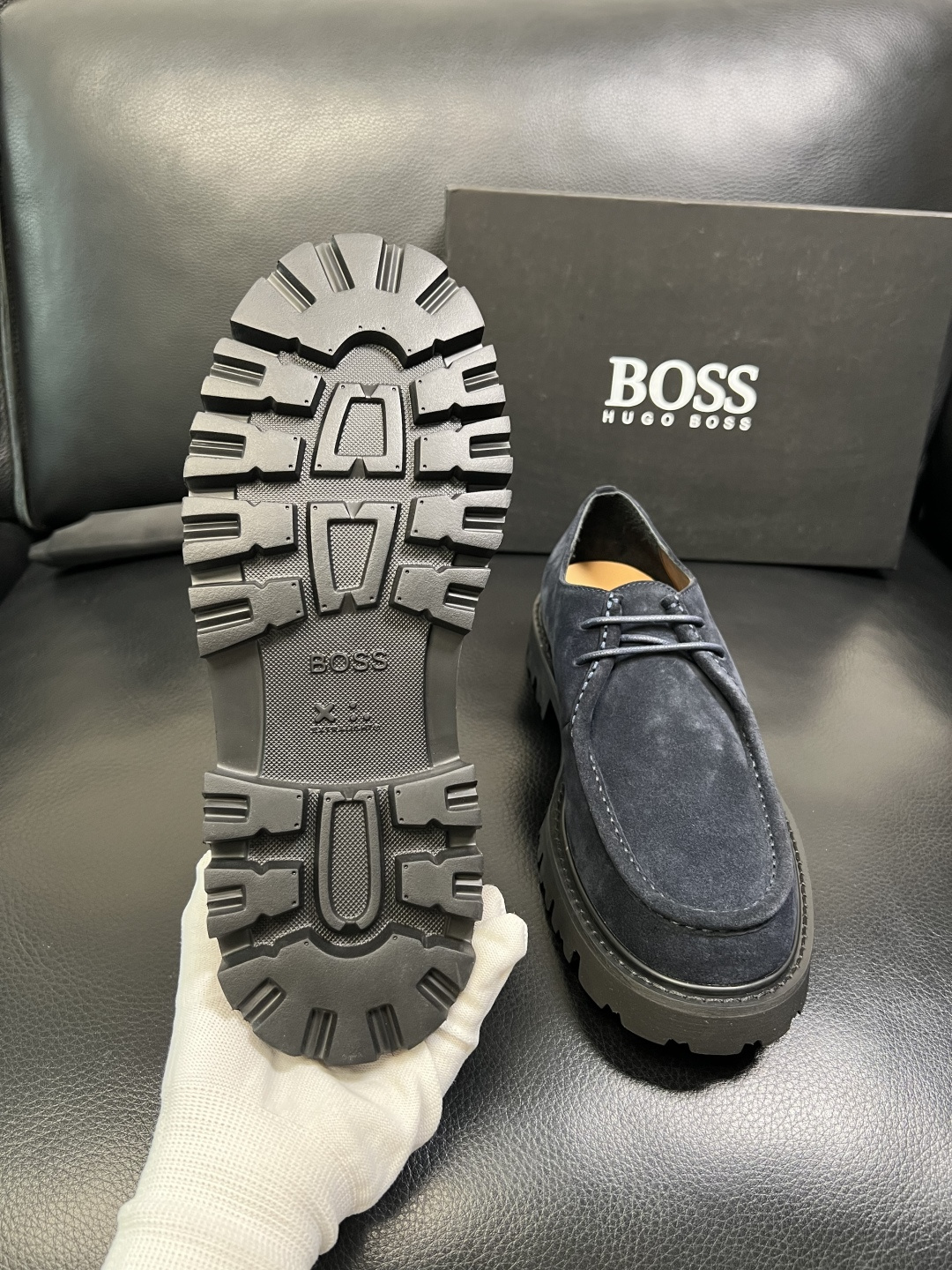 BOSS 高品质 顶级工艺品 博斯 专柜同步原厂配置，意大利进口牛皮面料牛内里垫，高品质拼接复杂工艺，透