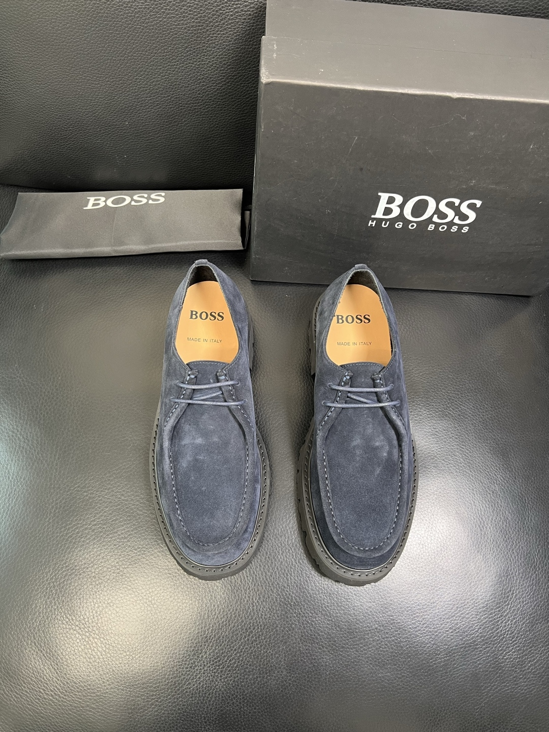 BOSS 高品质 顶级工艺品 博斯 专柜同步原厂配置，意大利进口牛皮面料牛内里垫，高品质拼接复杂工艺，透