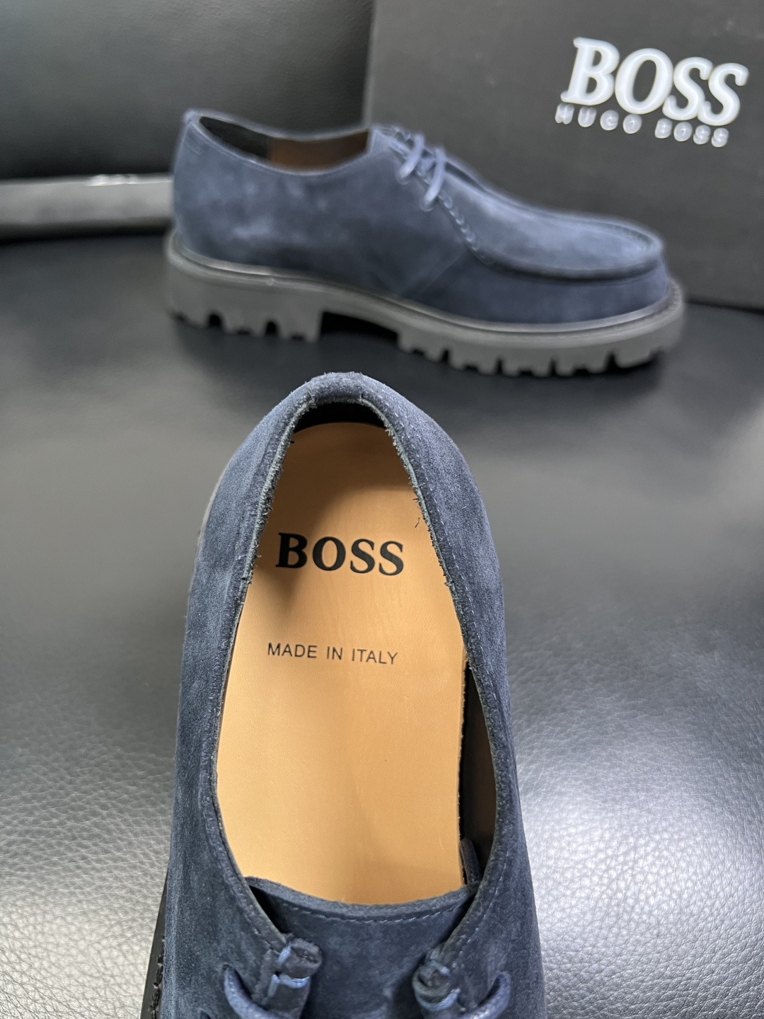 BOSS 高品质 顶级工艺品 博斯 专柜同步原厂配置，意大利进口牛皮面料牛内里垫，高品质拼接复杂工艺，透