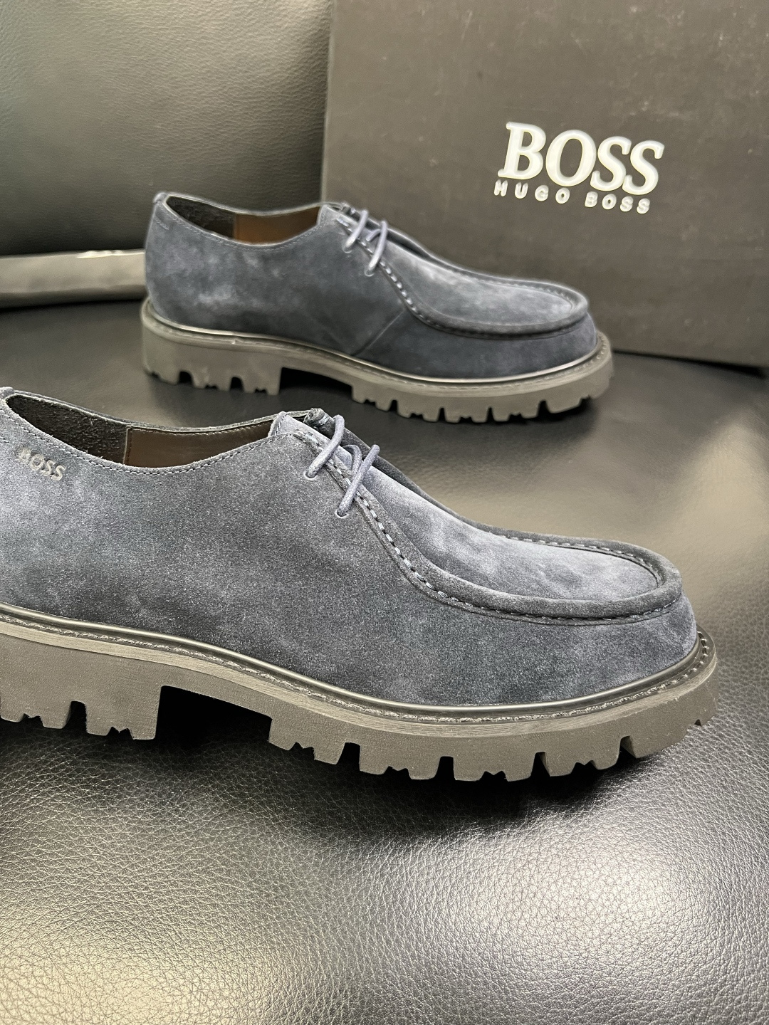 BOSS 高品质 顶级工艺品 博斯 专柜同步原厂配置，意大利进口牛皮面料牛内里垫，高品质拼接复杂工艺，透