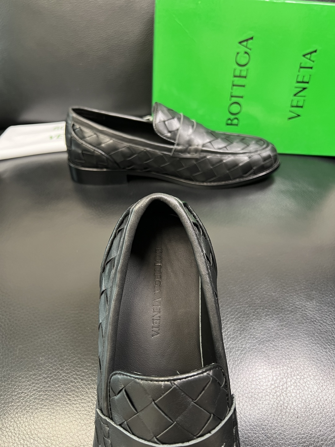 BOTTEGA VENETA 顶级代购 葆蝶家 专柜同步，鞋面意大利进口编织牛皮面料，透气牛皮内里舒适，