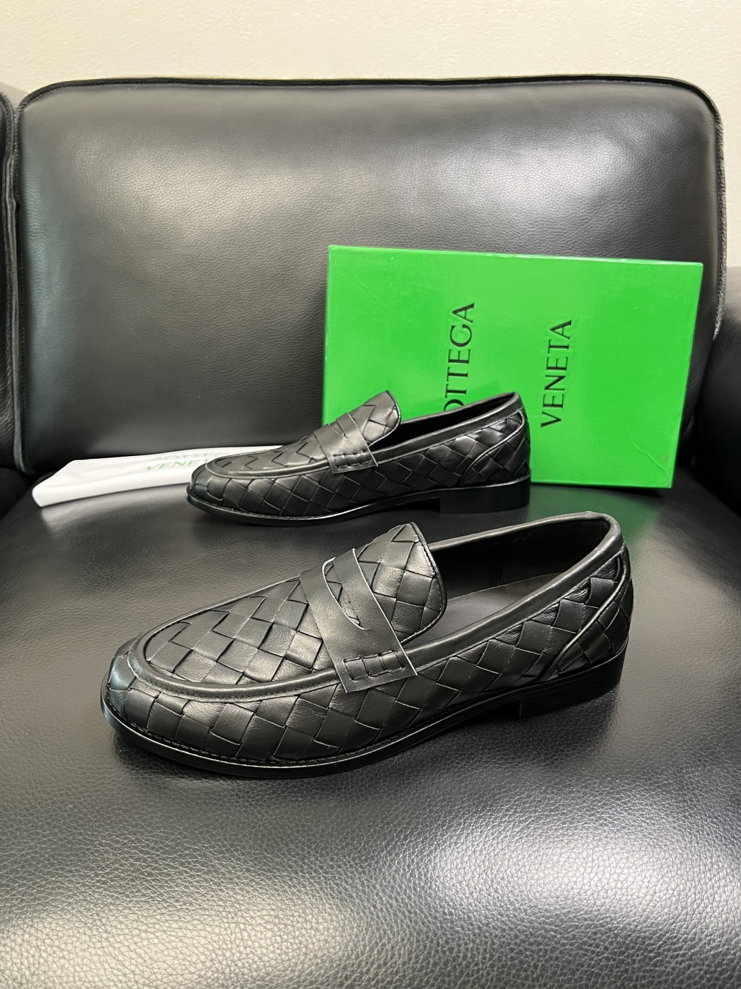 BOTTEGA VENETA 顶级代购 葆蝶家 专柜同步，鞋面意大利进口编织牛皮面料，透气牛皮内里舒适，