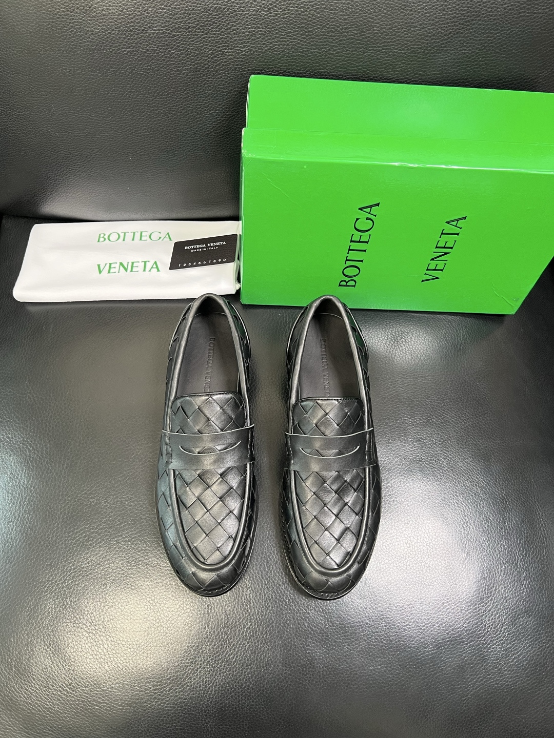 BOTTEGA VENETA 顶级代购 葆蝶家 专柜同步，鞋面意大利进口编织牛皮面料，透气牛皮内里舒适，