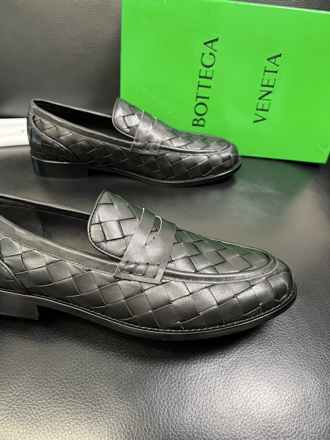 BOTTEGA VENETA 顶级代购 葆蝶家 专柜同步，鞋面意大利进口编织牛皮面料，透气牛皮内里舒适，