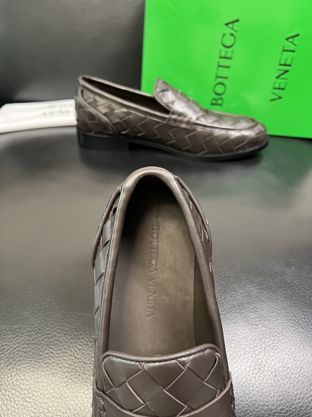 BOTTEGA VENETA 顶级代购 葆蝶家 专柜同步，鞋面意大利进口编织牛皮面料，透气牛皮内里舒适，