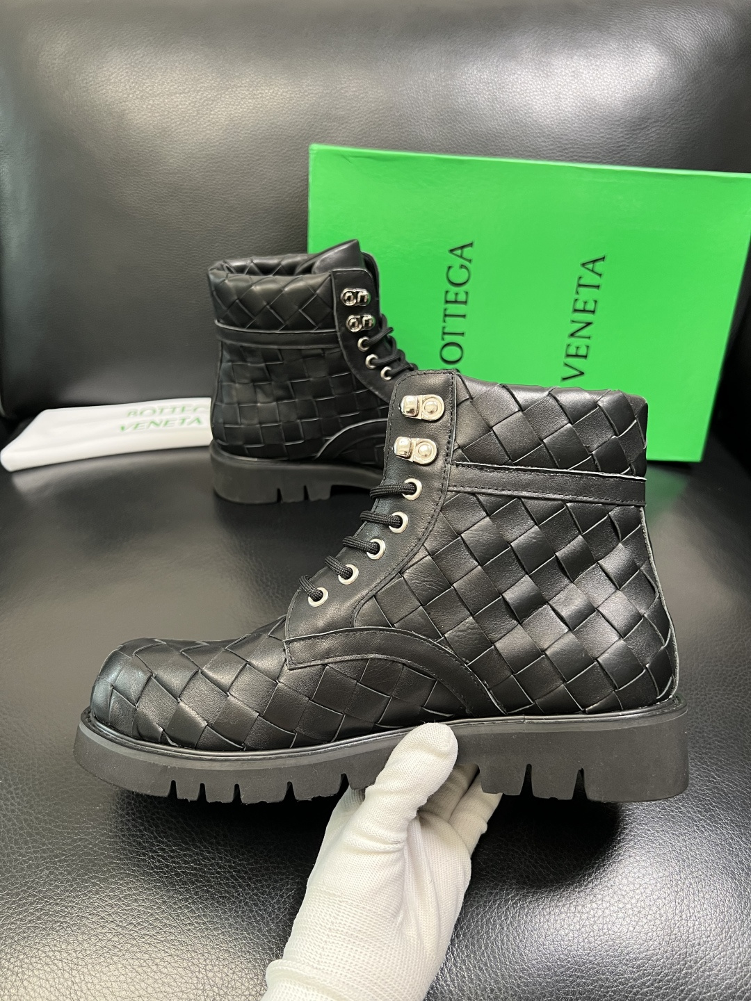 BOTTEGA VENETA 顶级代购 葆蝶家 专柜同步，鞋面意大利进口编织牛皮面料，透气牛皮内里舒适，