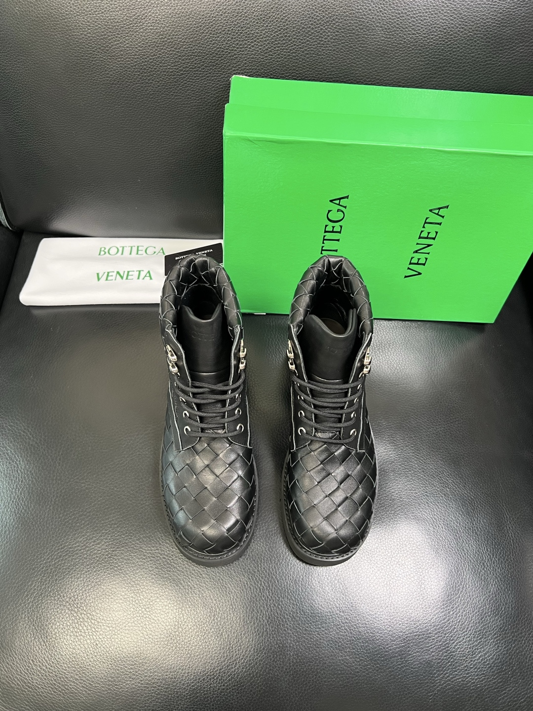 BOTTEGA VENETA 顶级代购 葆蝶家 专柜同步，鞋面意大利进口编织牛皮面料，透气牛皮内里舒适，