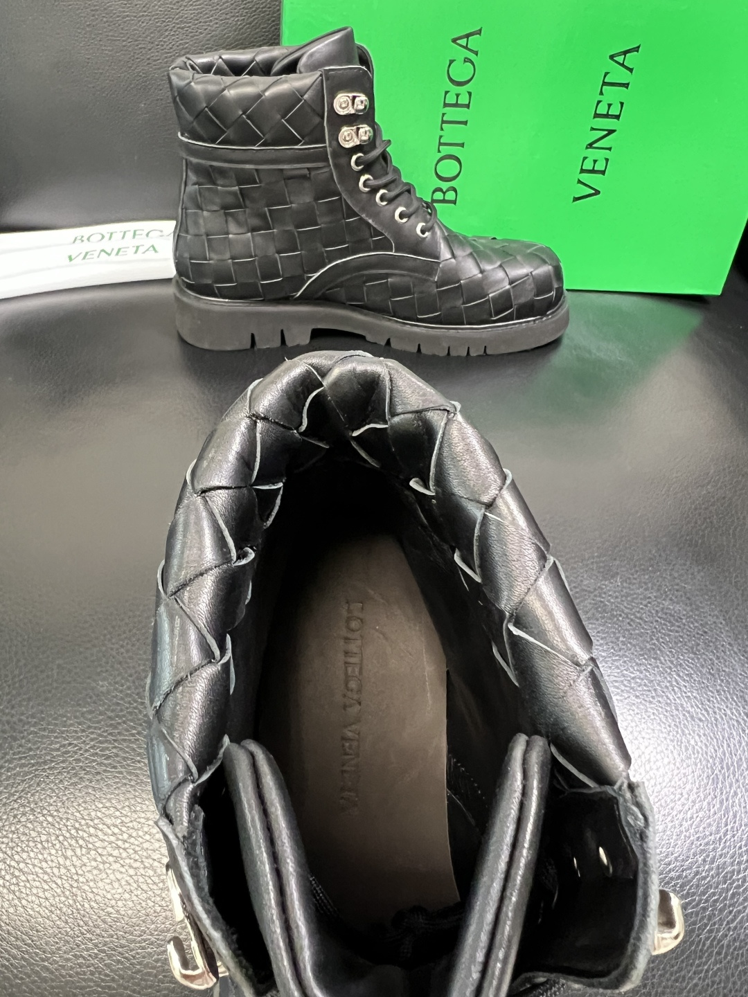BOTTEGA VENETA 顶级代购 葆蝶家 专柜同步，鞋面意大利进口编织牛皮面料，透气牛皮内里舒适，
