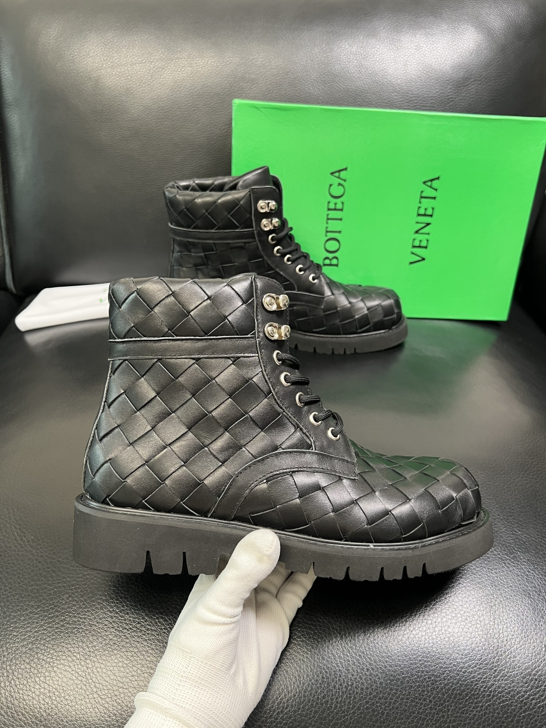 BOTTEGA VENETA 顶级代购 葆蝶家 专柜同步，鞋面意大利进口编织牛皮面料，透气牛皮内里舒适，