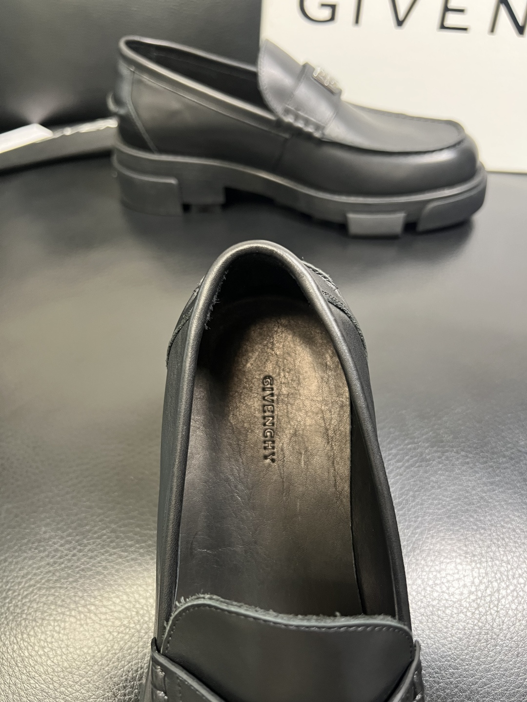 Givenchy 高品质 顶级工艺品 纪梵希 专柜同步原厂配置，意大利进口牛皮搭配网布面料，全鞋配件私模