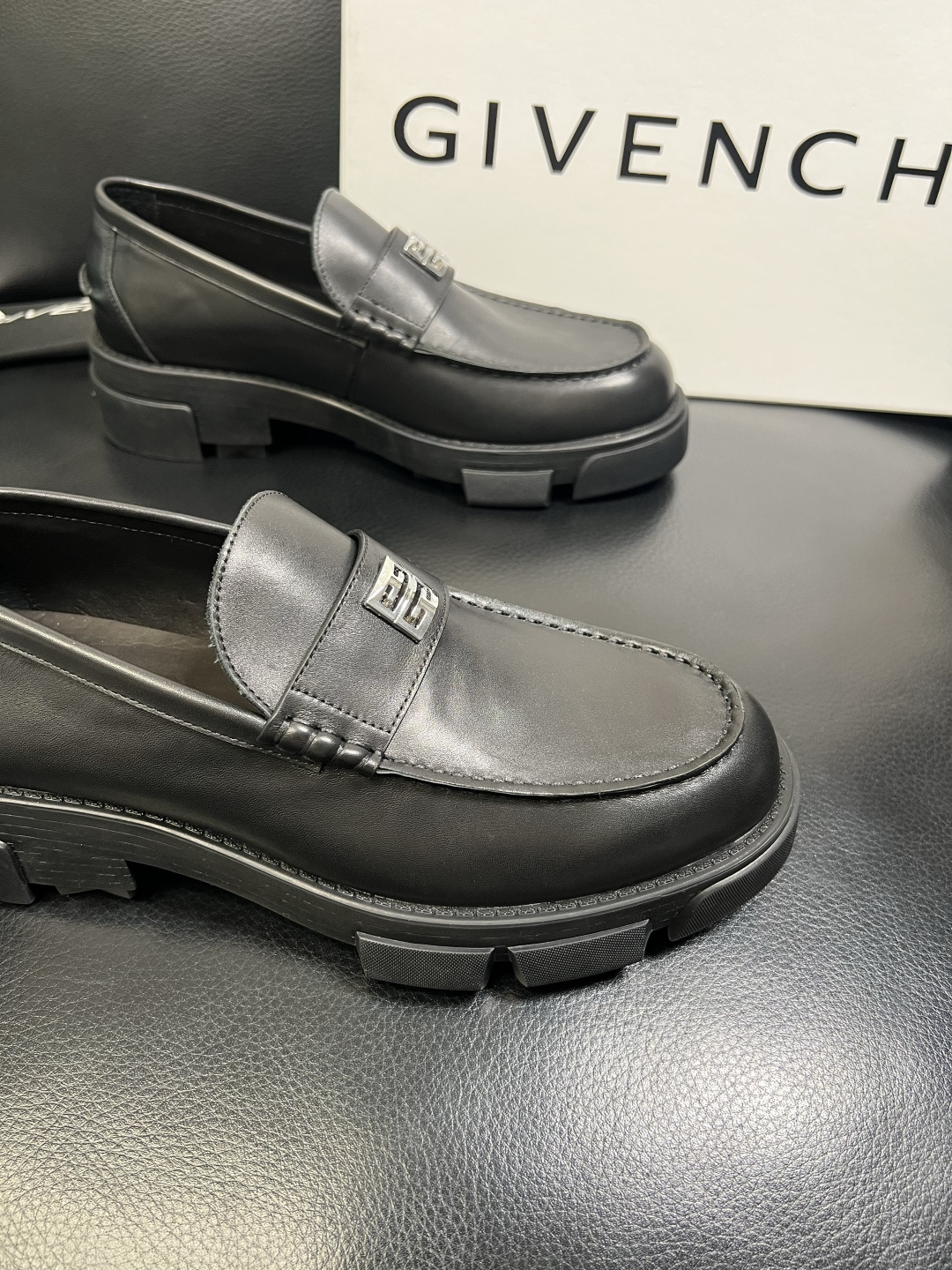 Givenchy 高品质 顶级工艺品 纪梵希 专柜同步原厂配置，意大利进口牛皮搭配网布面料，全鞋配件私模