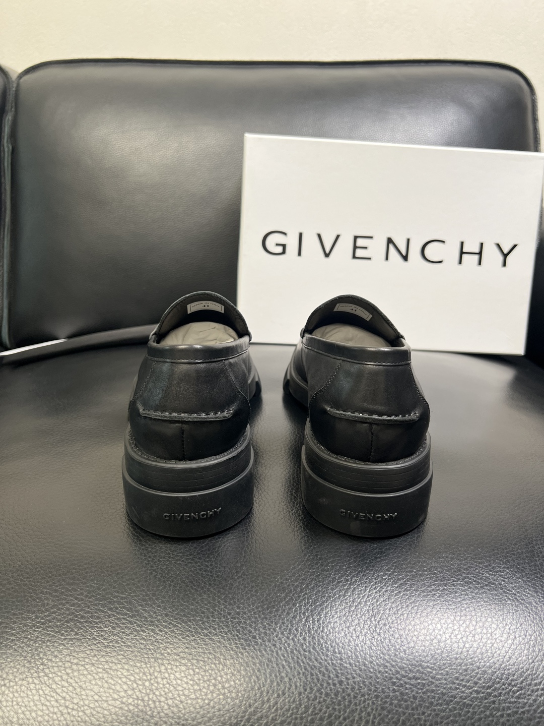 Givenchy 高品质 顶级工艺品 纪梵希 专柜同步原厂配置，意大利进口牛皮搭配网布面料，全鞋配件私模