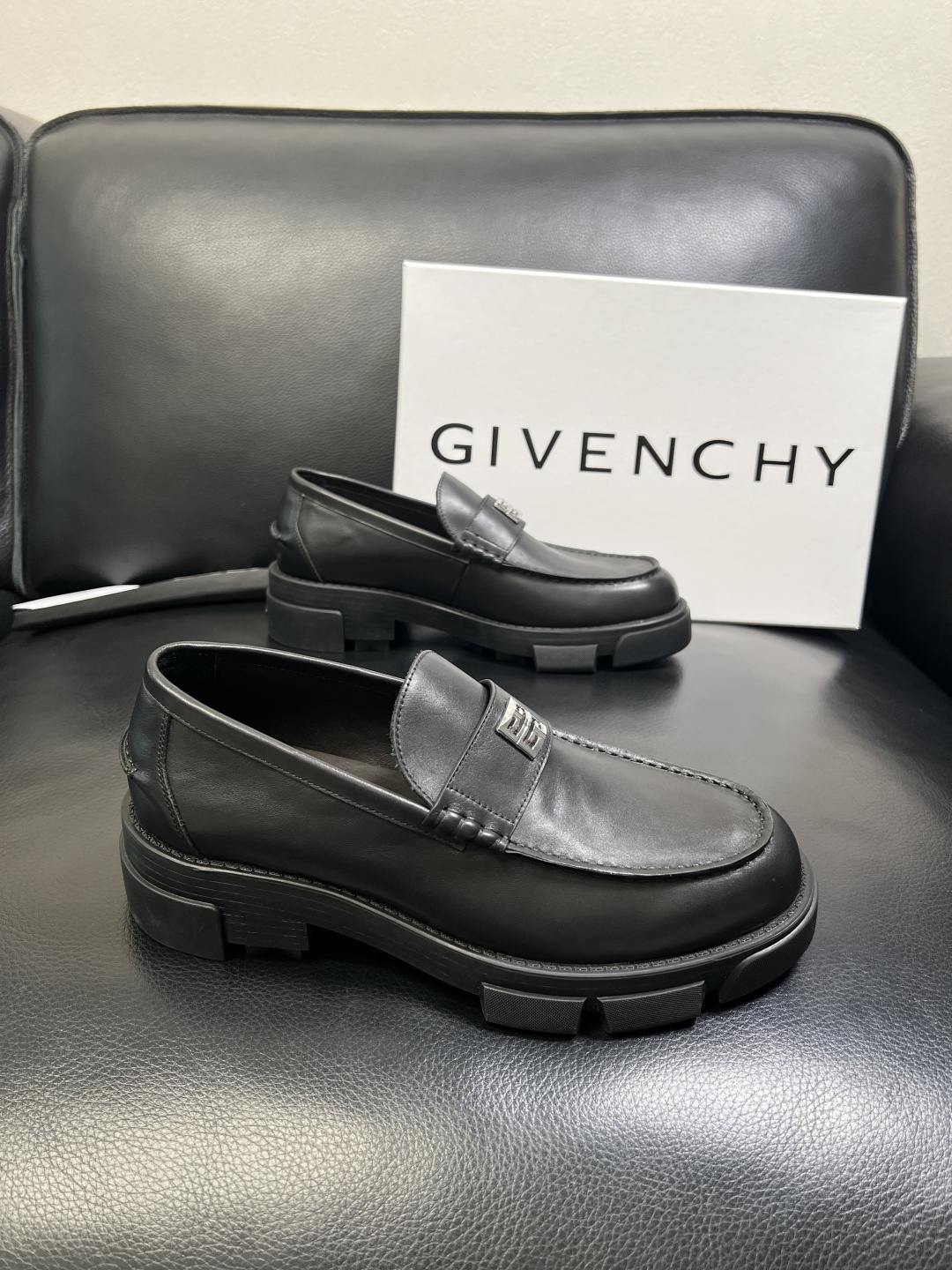Givenchy 高品质 顶级工艺品 纪梵希 专柜同步原厂配置，意大利进口牛皮搭配网布面料，全鞋配件私模
