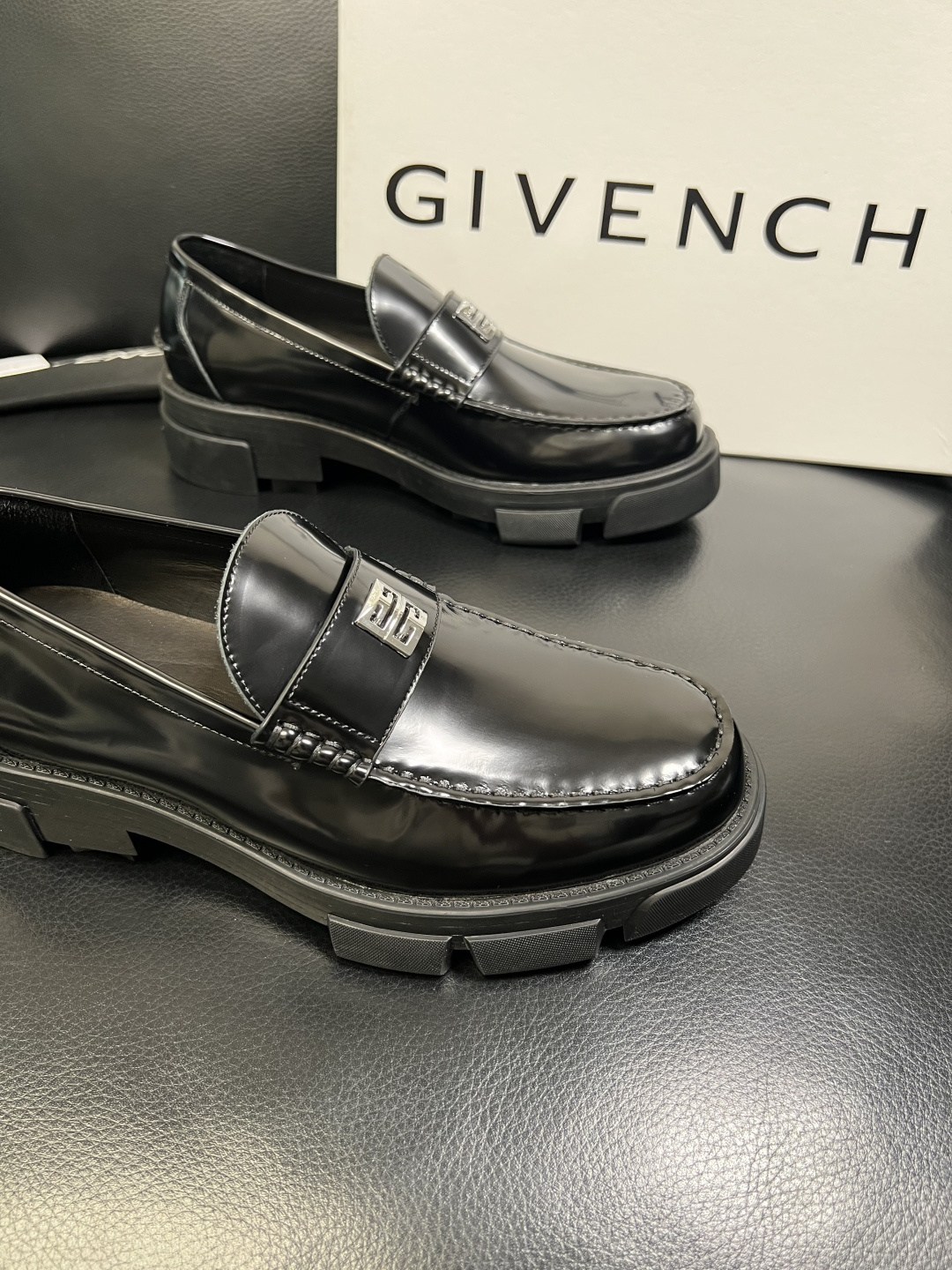 Givenchy 高品质 顶级工艺品 纪梵希 专柜同步原厂配置，意大利进口牛皮搭配网布面料，全鞋配件私模