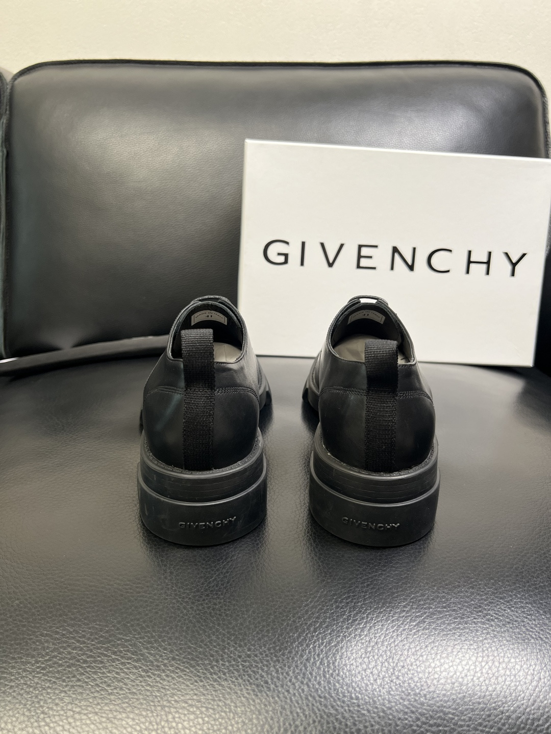 Givenchy 高品质 顶级工艺品 纪梵希 专柜同步原厂配置，意大利进口牛皮搭配网布面料，全鞋配件私模