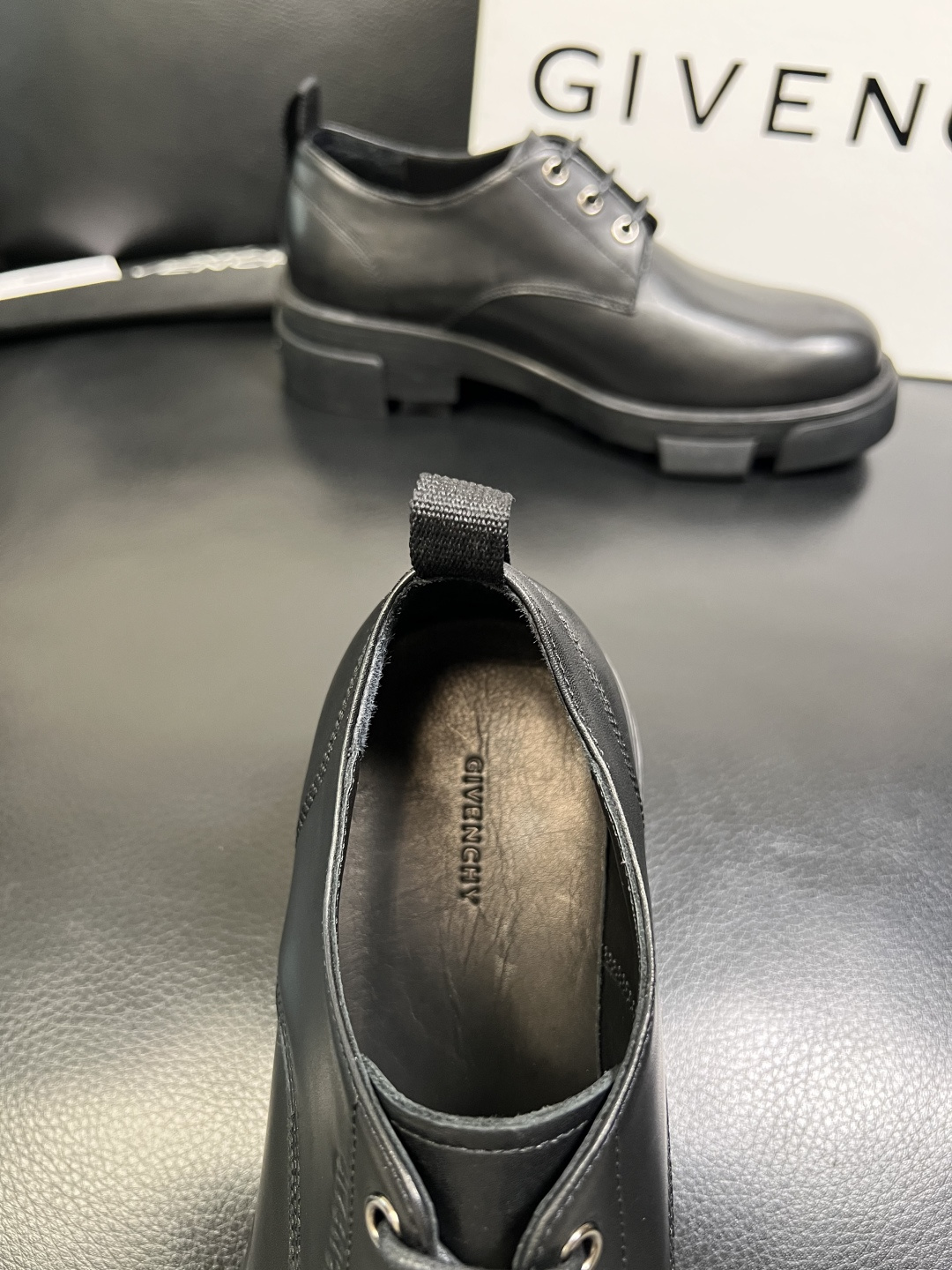 Givenchy 高品质 顶级工艺品 纪梵希 专柜同步原厂配置，意大利进口牛皮搭配网布面料，全鞋配件私模