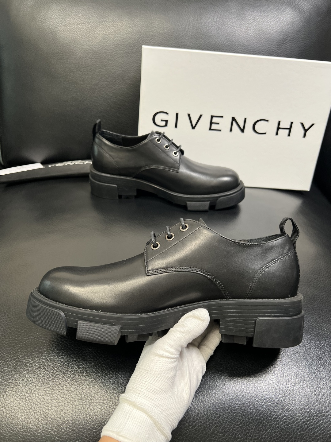 Givenchy 高品质 顶级工艺品 纪梵希 专柜同步原厂配置，意大利进口牛皮搭配网布面料，全鞋配件私模