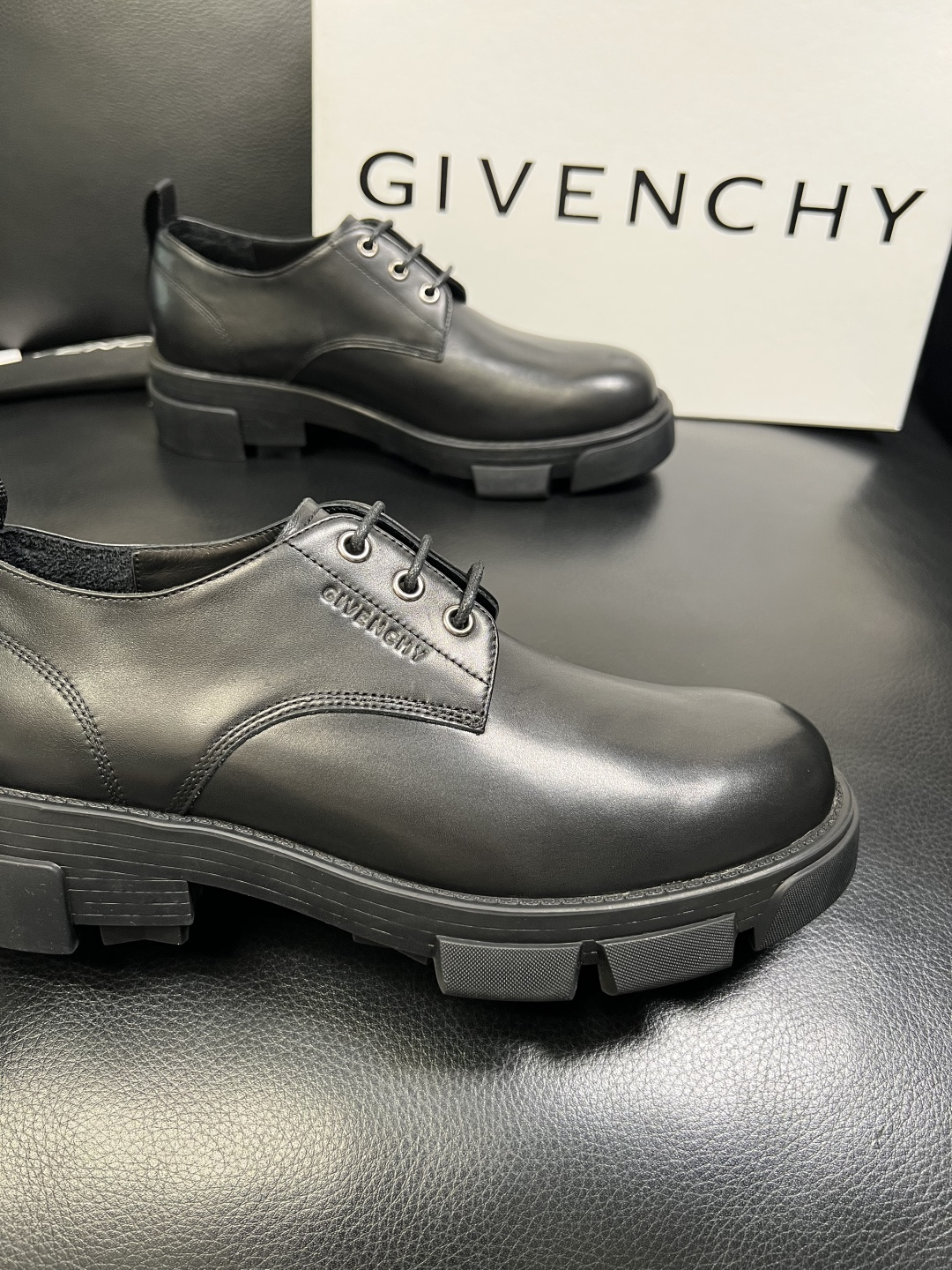 Givenchy 高品质 顶级工艺品 纪梵希 专柜同步原厂配置，意大利进口牛皮搭配网布面料，全鞋配件私模