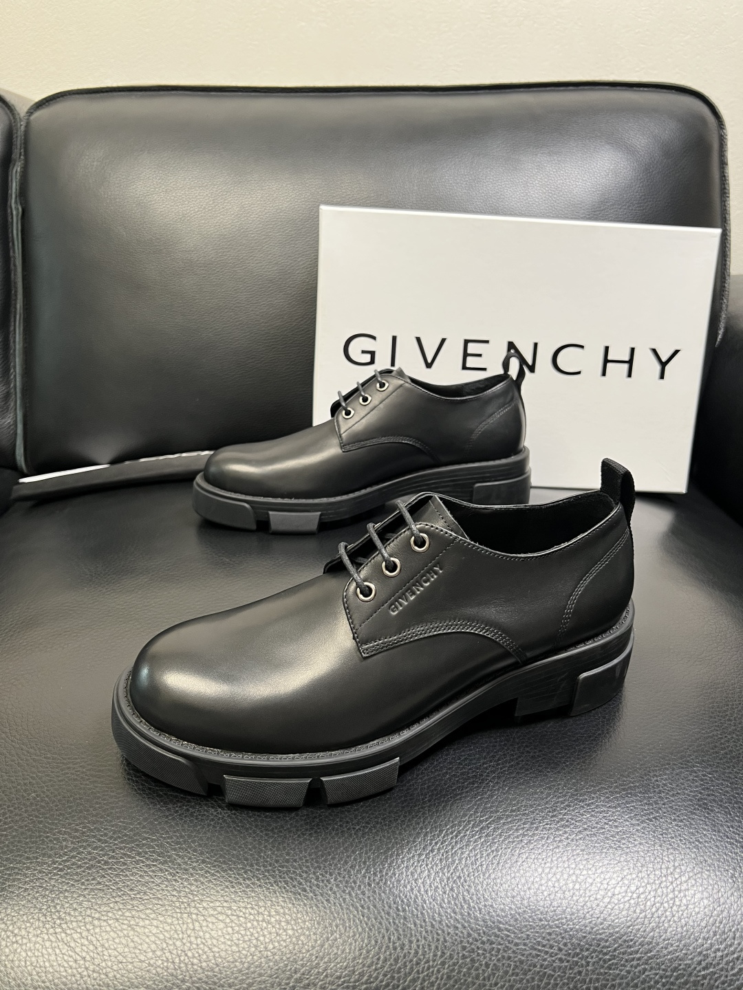Givenchy 高品质 顶级工艺品 纪梵希 专柜同步原厂配置，意大利进口牛皮搭配网布面料，全鞋配件私模