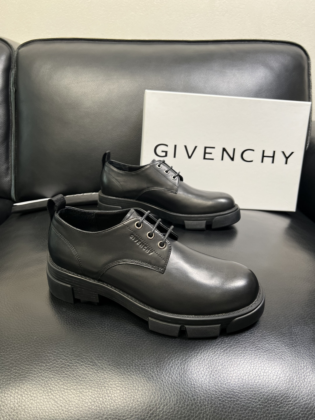 Givenchy 高品质 顶级工艺品 纪梵希 专柜同步原厂配置，意大利进口牛皮搭配网布面料，全鞋配件私模