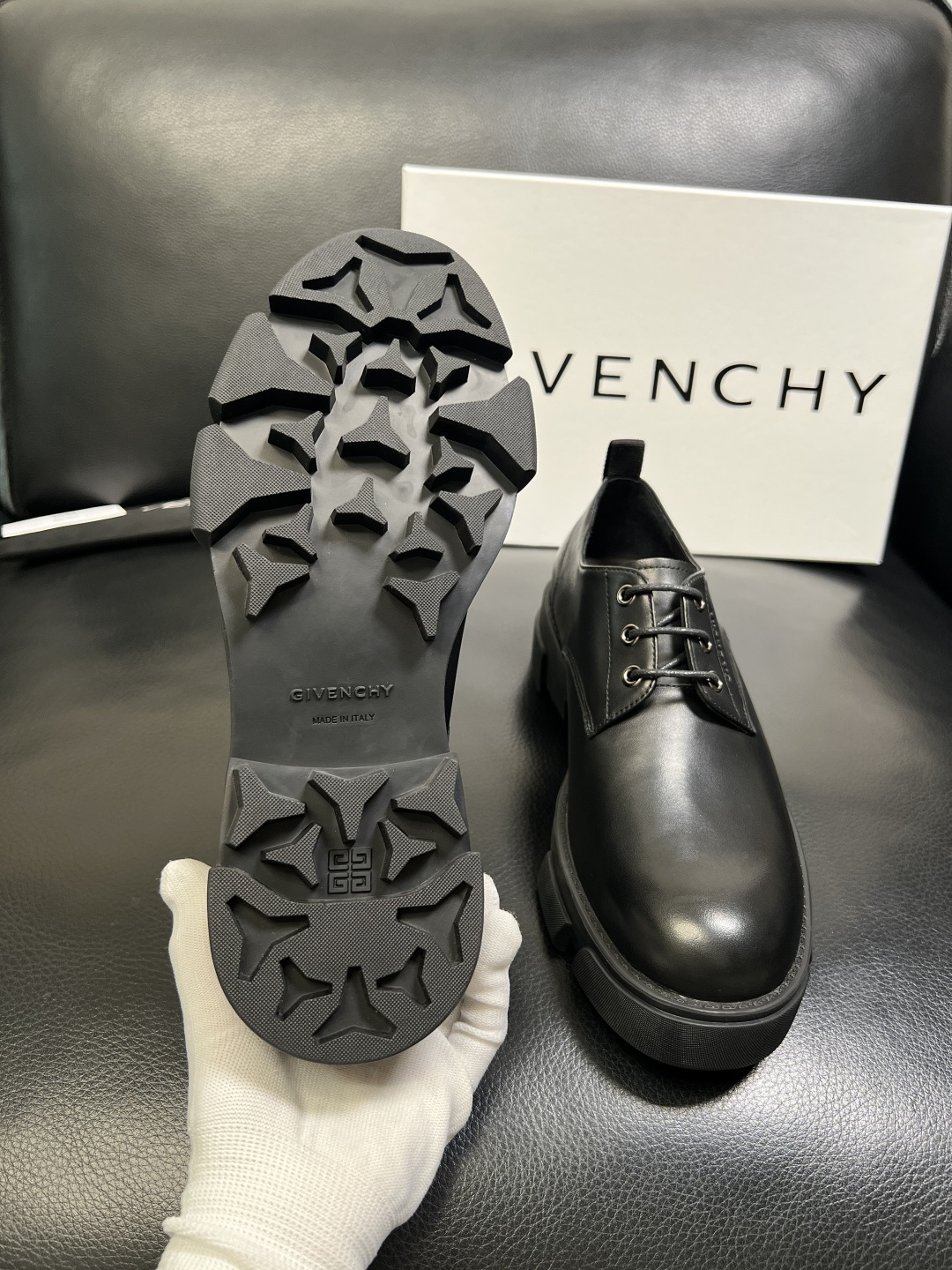 Givenchy 高品质 顶级工艺品 纪梵希 专柜同步原厂配置，意大利进口牛皮搭配网布面料，全鞋配件私模