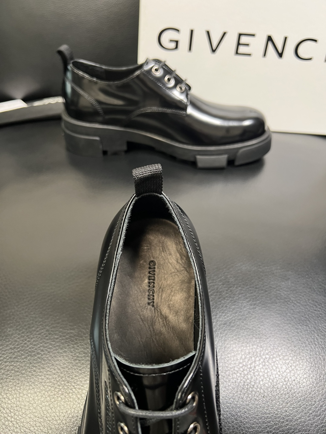 Givenchy 高品质 顶级工艺品 纪梵希 专柜同步原厂配置，意大利进口牛皮搭配网布面料，全鞋配件私模