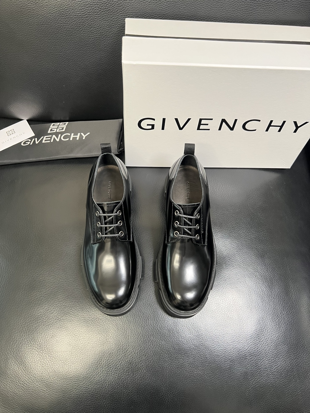 Givenchy 高品质 顶级工艺品 纪梵希 专柜同步原厂配置，意大利进口牛皮搭配网布面料，全鞋配件私模
