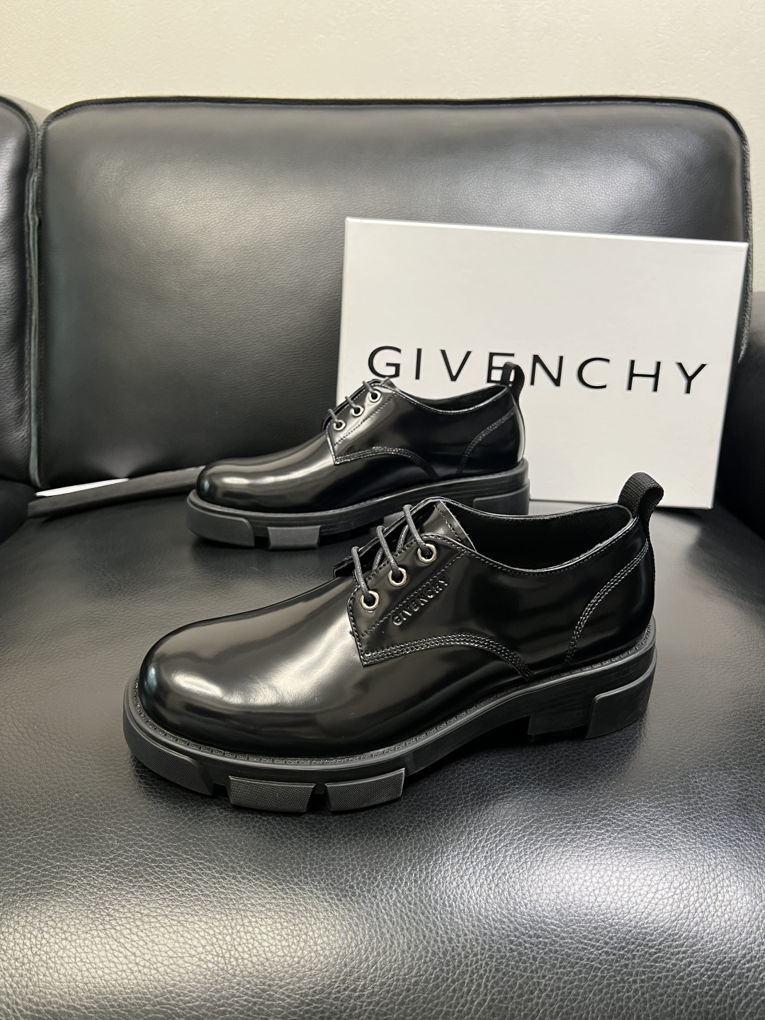 Givenchy 高品质 顶级工艺品 纪梵希 专柜同步原厂配置，意大利进口牛皮搭配网布面料，全鞋配件私模