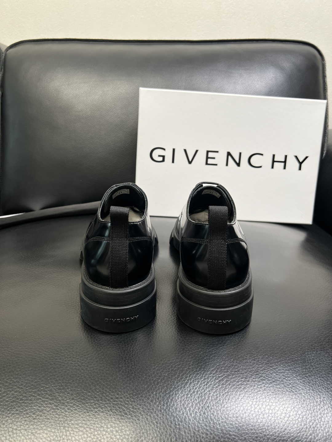 Givenchy 高品质 顶级工艺品 纪梵希 专柜同步原厂配置，意大利进口牛皮搭配网布面料，全鞋配件私模