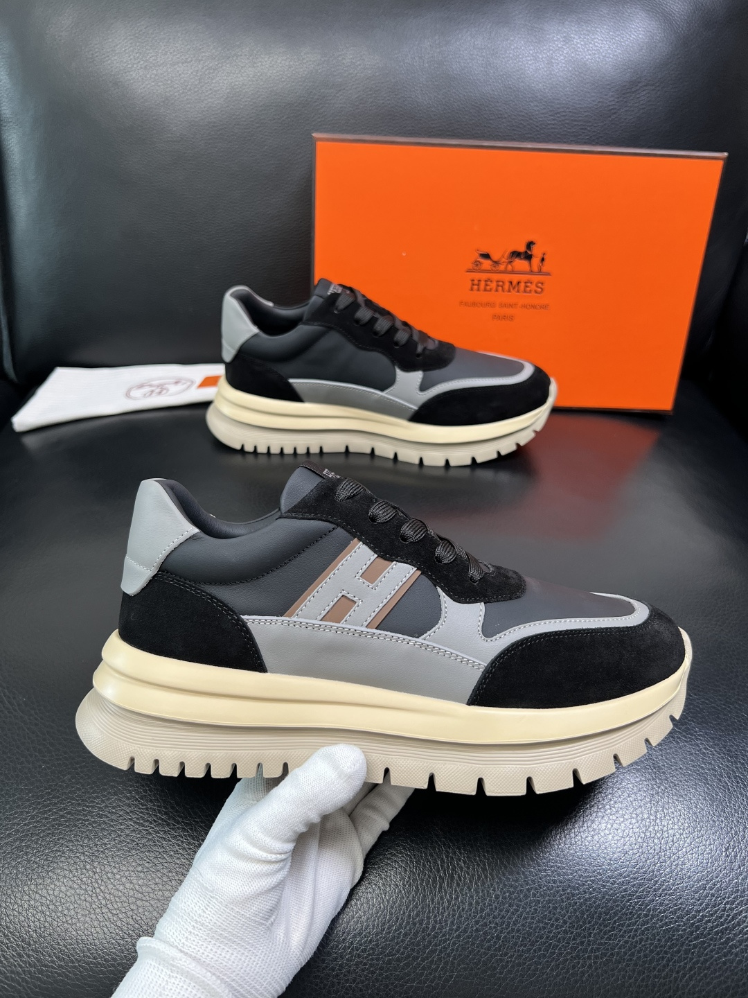 Hermes 高品质 顶级工艺品 爱马仕 专柜同步发售原厂配置，意大利进口原版牛皮面料，高品质拼接工艺，