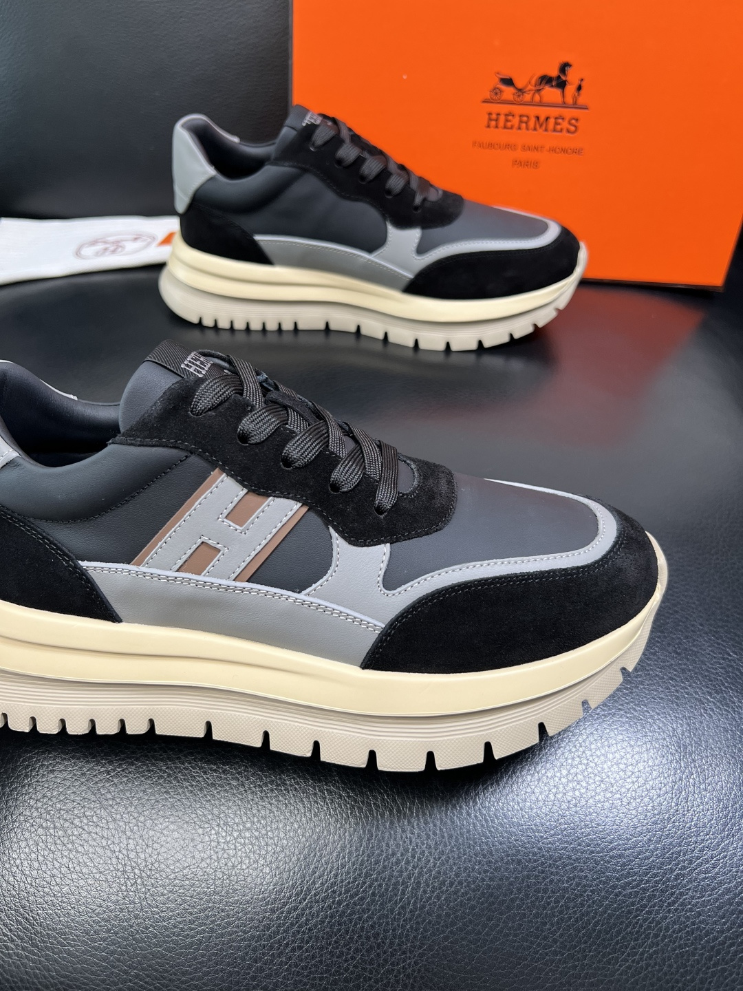 Hermes 高品质 顶级工艺品 爱马仕 专柜同步发售原厂配置，意大利进口原版牛皮面料，高品质拼接工艺，