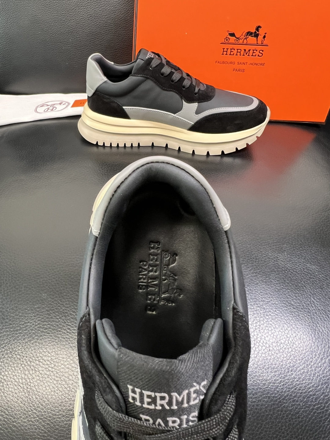 Hermes 高品质 顶级工艺品 爱马仕 专柜同步发售原厂配置，意大利进口原版牛皮面料，高品质拼接工艺，