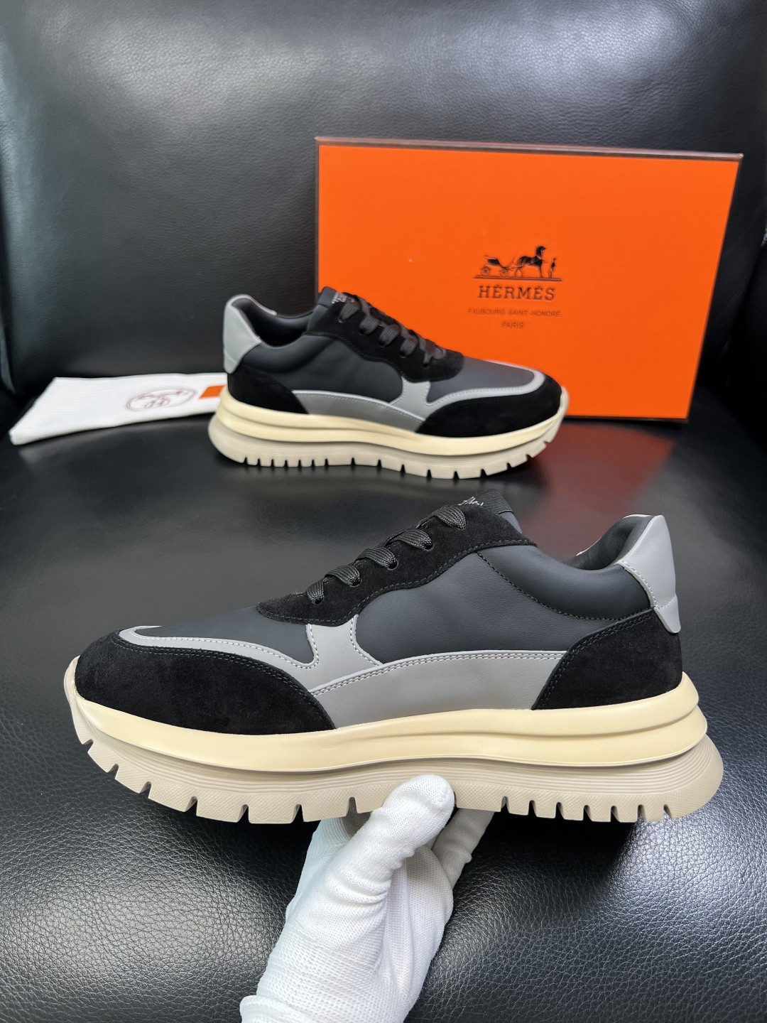 Hermes 高品质 顶级工艺品 爱马仕 专柜同步发售原厂配置，意大利进口原版牛皮面料，高品质拼接工艺，